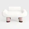 3D-Modell eines modernen Zweisitzer-Sofas mit einem strukturierten weißen Stoff in den Formaten MAX, RAR, SKP.